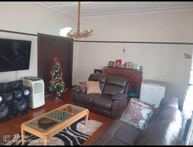 5 BEDROOM HOUSE FOR SALE IN LAMBTON